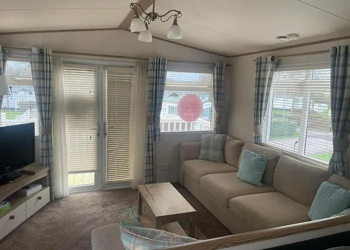 Luxury 6 Berth Caravan, Marton Mere