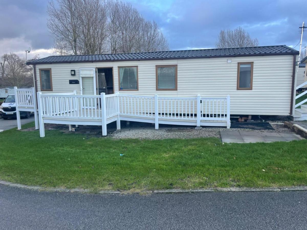 Luxury 6 Berth Caravan, Marton Mere *
